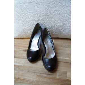 Anne Klein Wystere Classic Black Leather Pumps Closed Round Almond Toe Size 8M
